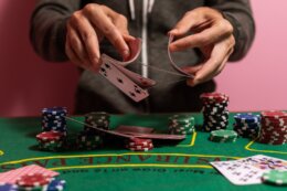 Man,Playing,Blackjack,At,The,Casino